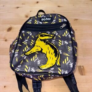 Loungefly Harry Potter Hufflepuff Mini Backpack Badger‎ Crest Hogwarts